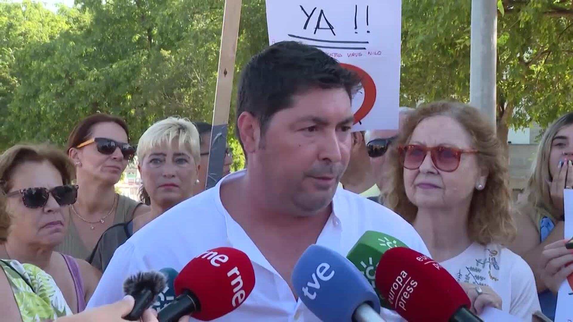 Los vecinos de la Puebla del Río (Sevilla) piden una vacuna contra el virus del Nilo