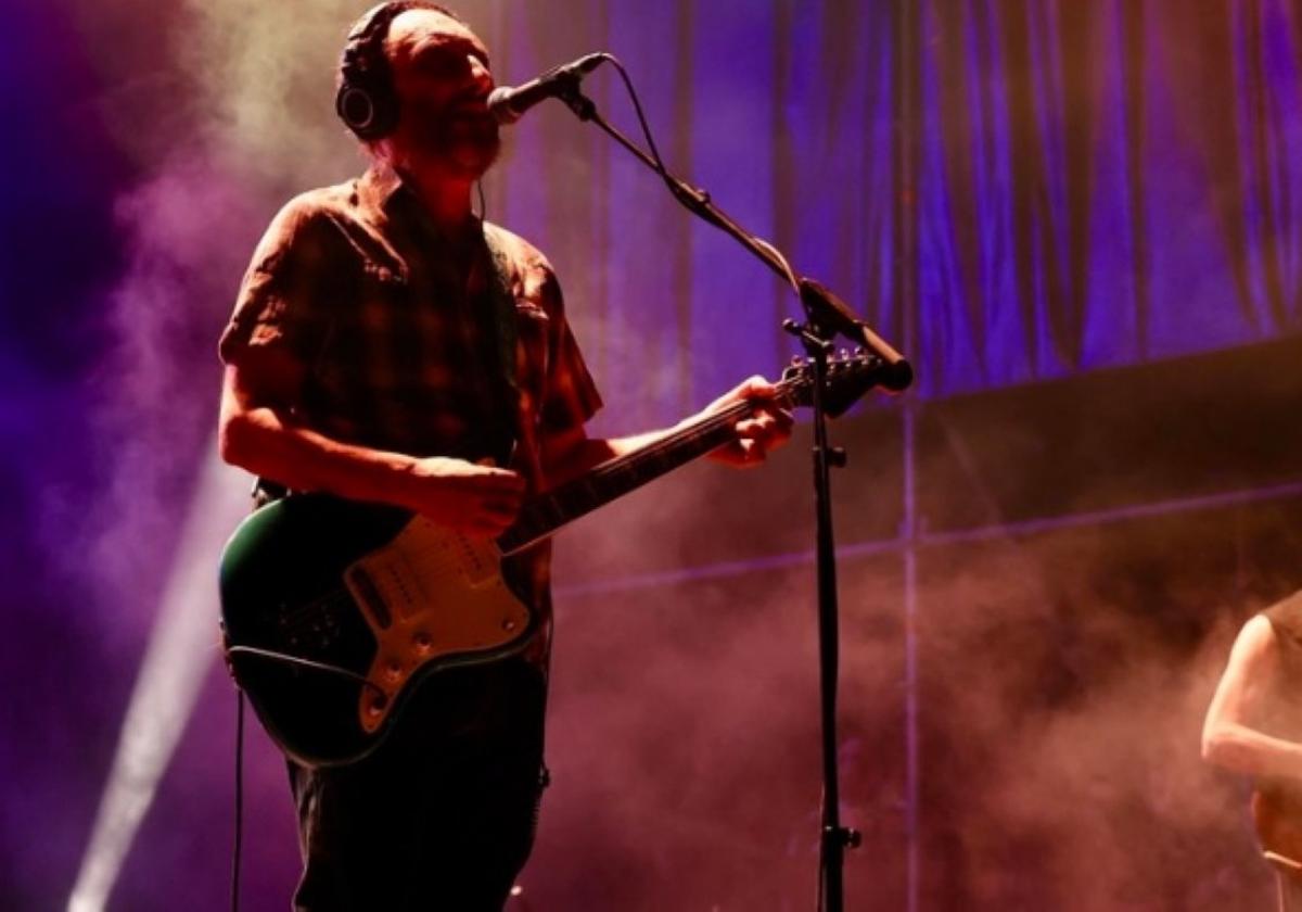 Jota y Florent, durante un concierto de Los Planetas en su gira actual.