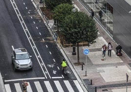 Eje ciclista a su paso por la calle Duquesa de la Victoria.