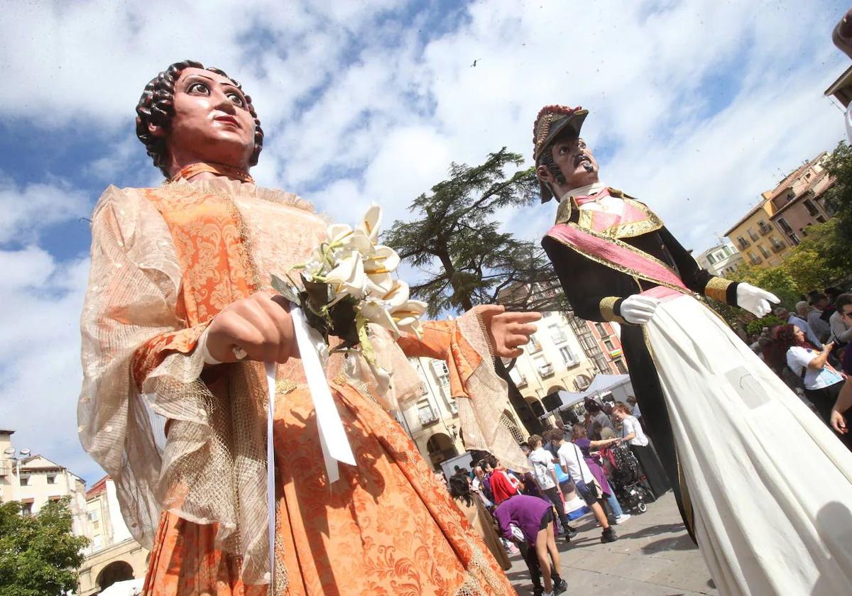 Los Gigantes y Cabezudos estarán presentes en el reparto del roscón de Reyes