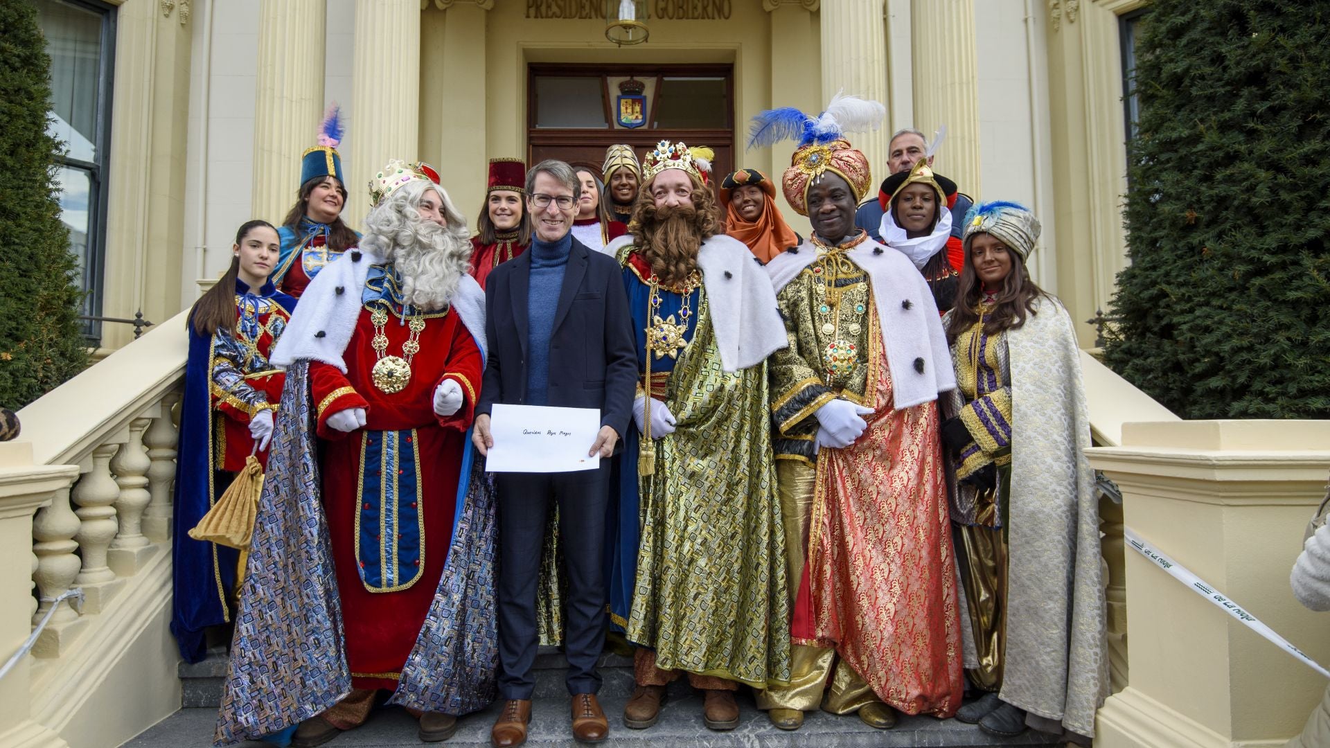Capellán recibe a los Reyes Magos