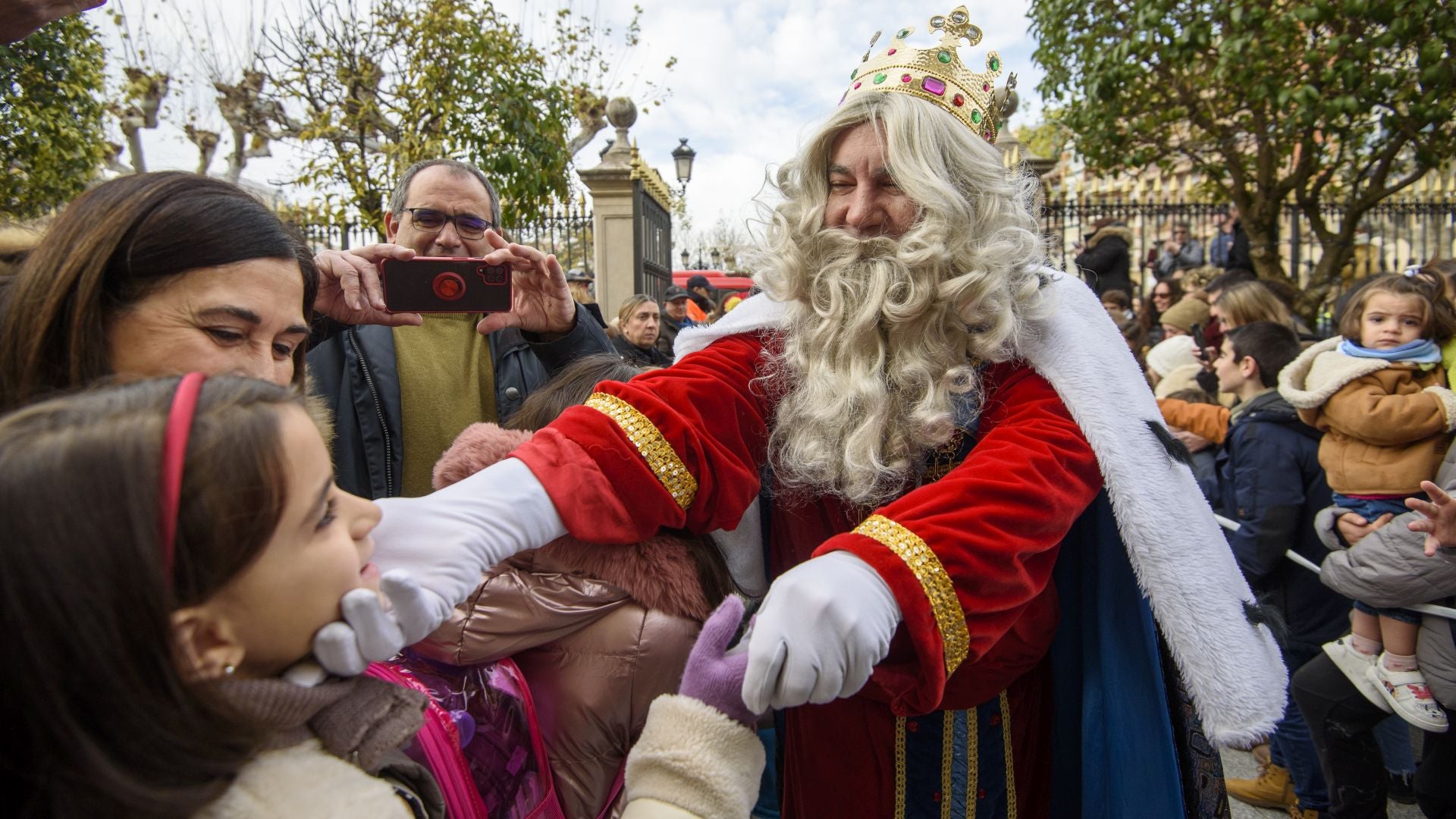 Capellán recibe a los Reyes Magos