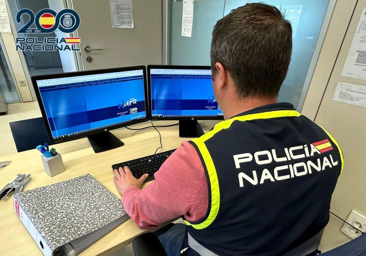 Detenido por robar imágenes íntimas a sus compañeras de trabajo y publicarlas en internet