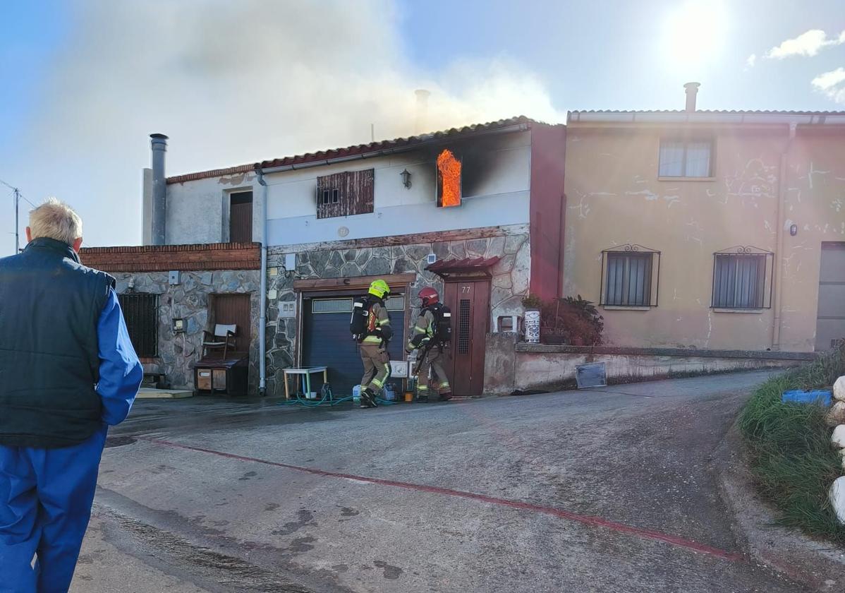 Un hombre resulta herido por quemaduras al incendiarse su bodega
