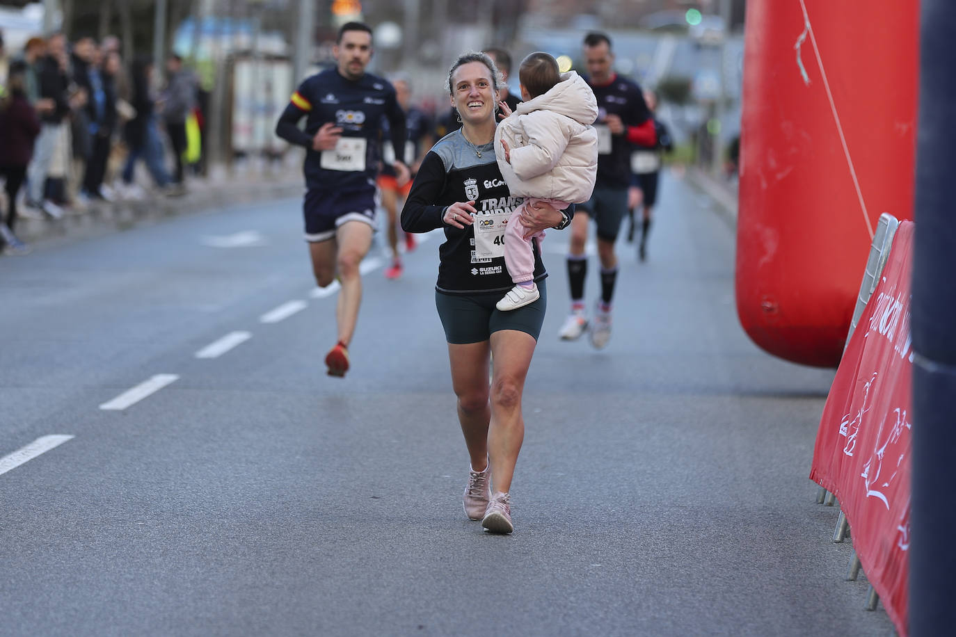 La carrera solidaria de la Policía Nacional en Logroño, en imágenes
