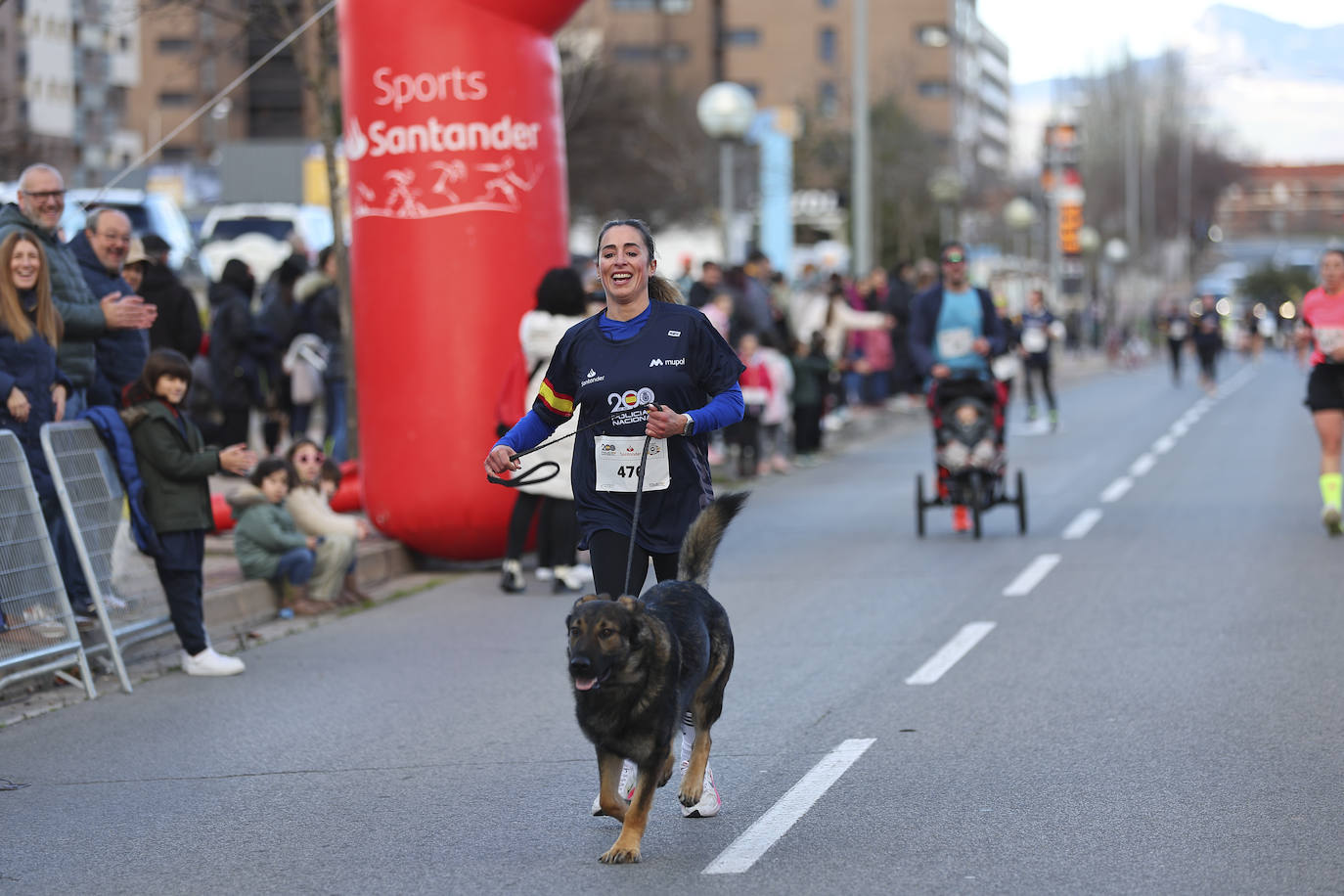 La carrera solidaria de la Policía Nacional en Logroño, en imágenes