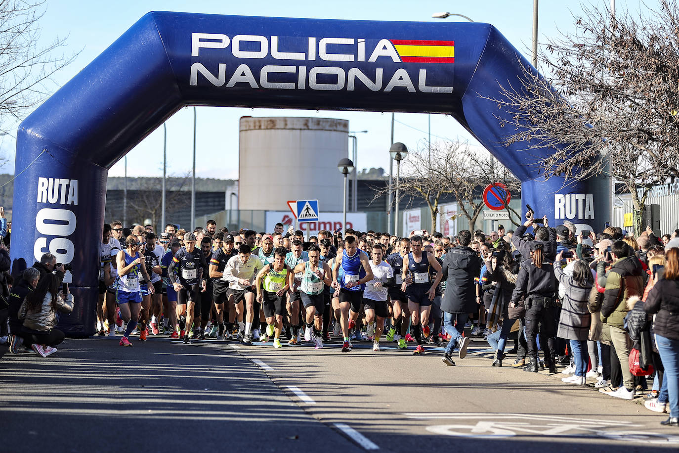 La carrera solidaria de la Policía Nacional en Logroño, en imágenes