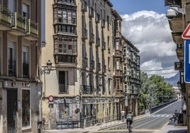 Bloque en obras que se destinará a viviendas turísticas en el centro de Logroño.