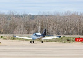 La escuela de pilotos FlyBy ensaya en el aeropuerto de Agoncillo desde marzo de 2024.