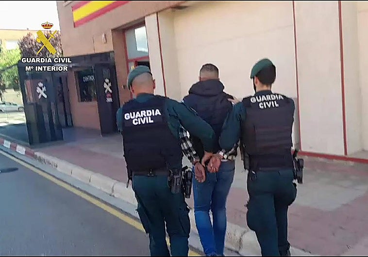 Detenidos en Islallana tres hombres de un grupo criminal especializado en robar en viviendas sin dejar rastro