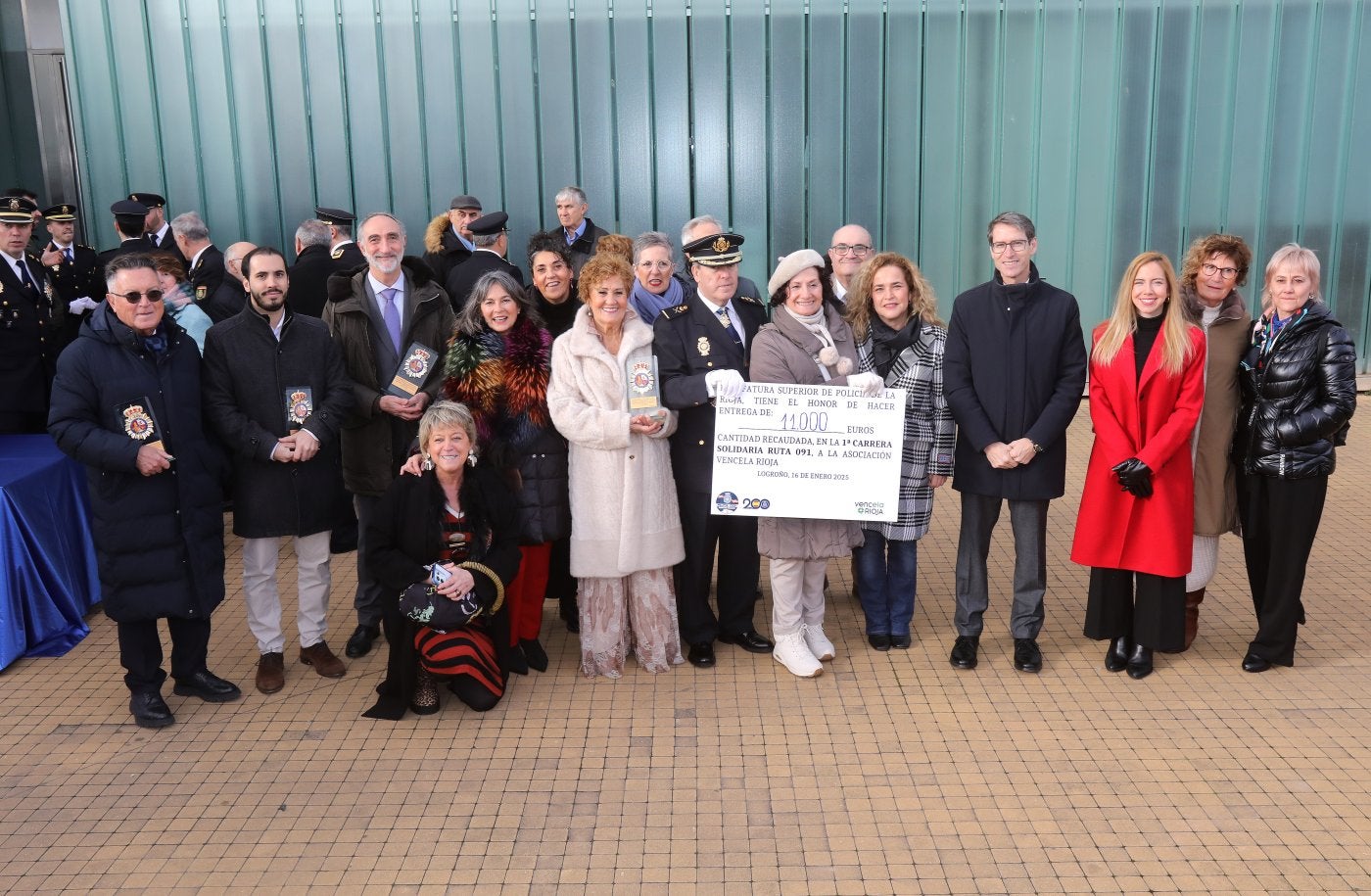 Parte de los homenajeados en el acto del 201 aniversario de la Policía Nacional, en la jefatura superior de Logroño.