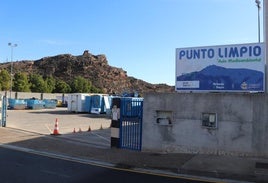 El Ayuntamiento busca una empresa que continúe llevando la gestión del punto limpio.