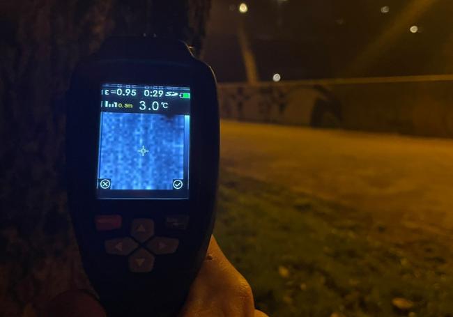 Durante el anochecer el termómetro marcaba 3º debajo del Puente de Hierro de Logroño.