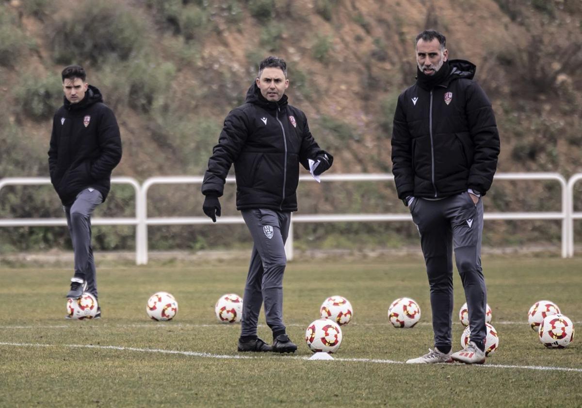 Sergio Rodríguez, junto a su cuerpo técnico durante un entrenamiento.