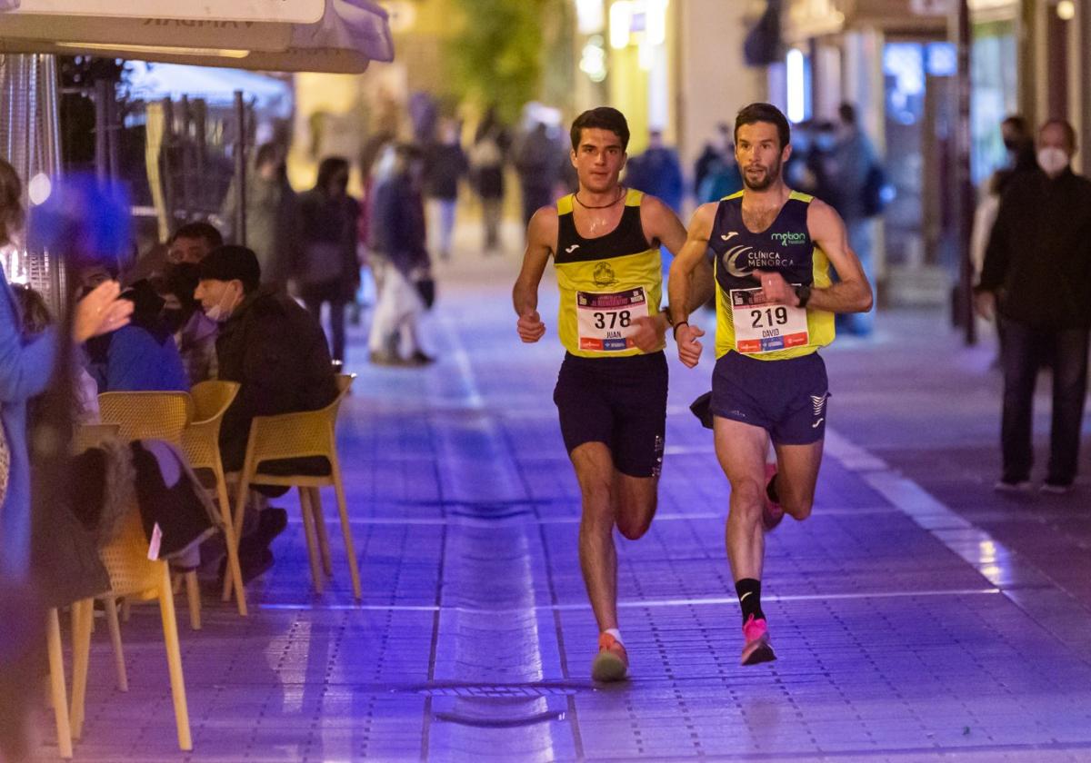 Juan Loma y David Martínez, en una San Silvestre en Logroño.