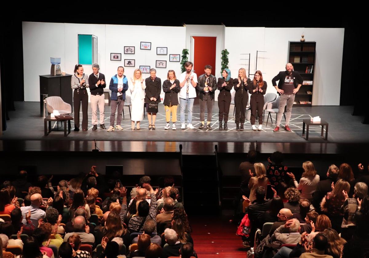 Una de las últimas obras de teatro en el Cervantes, la que llenó con el grupo local Teatro 67.