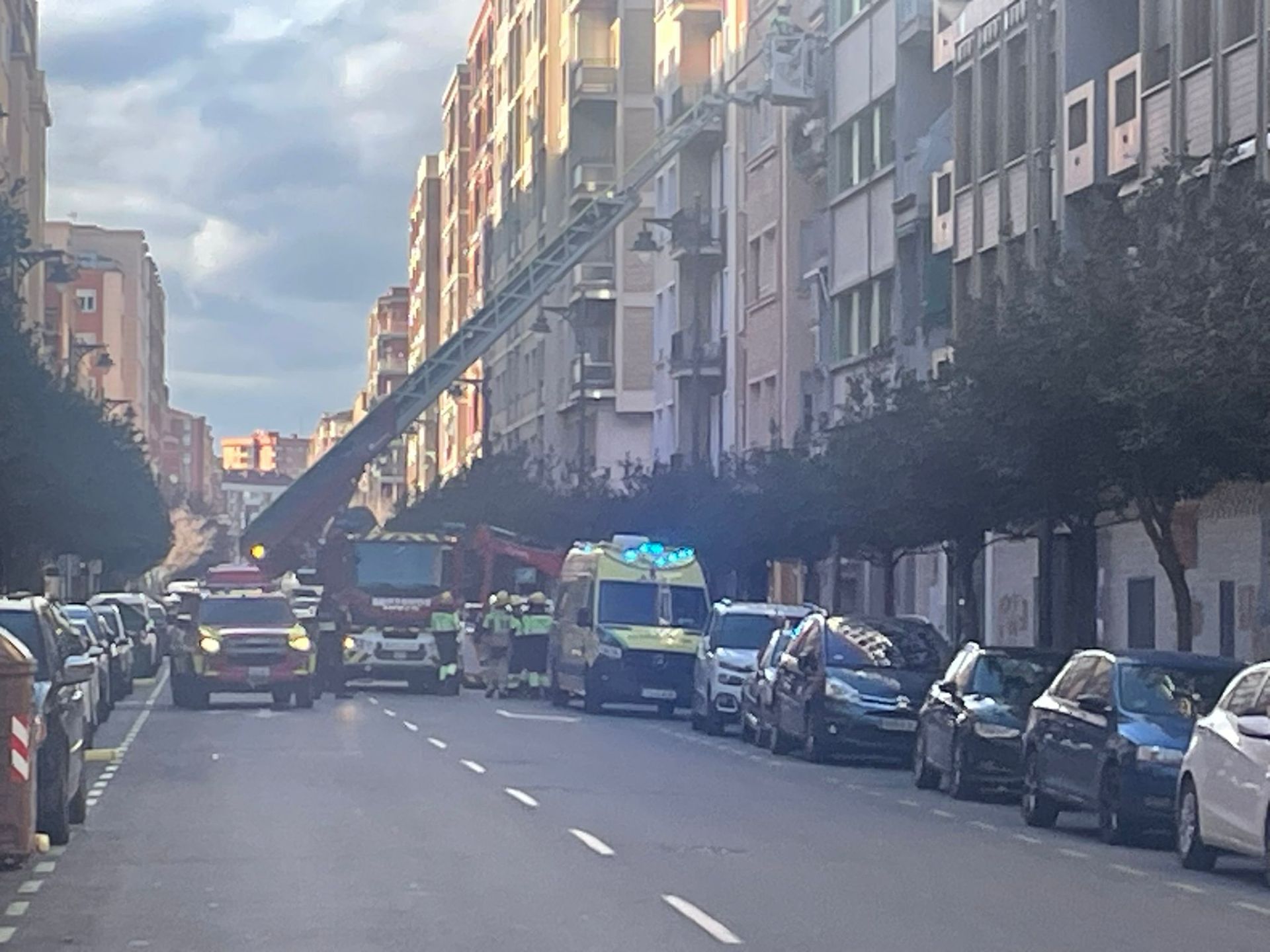 Los Bomberos de Logroño rescatan de su domicilio a una persona mayor