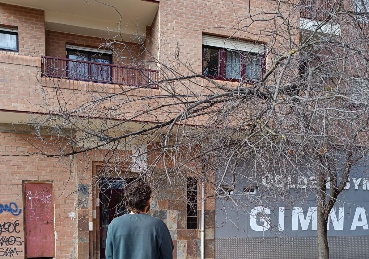 Quejas por la falta de iluminación y limpieza en el pasaje de Tomás y Valiente