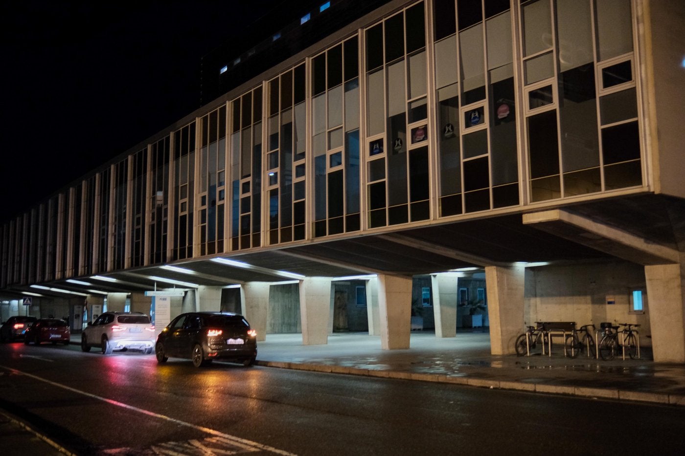 El apagón del miércoles afectó también a la iluminación exterior del Hospital San Pedro.