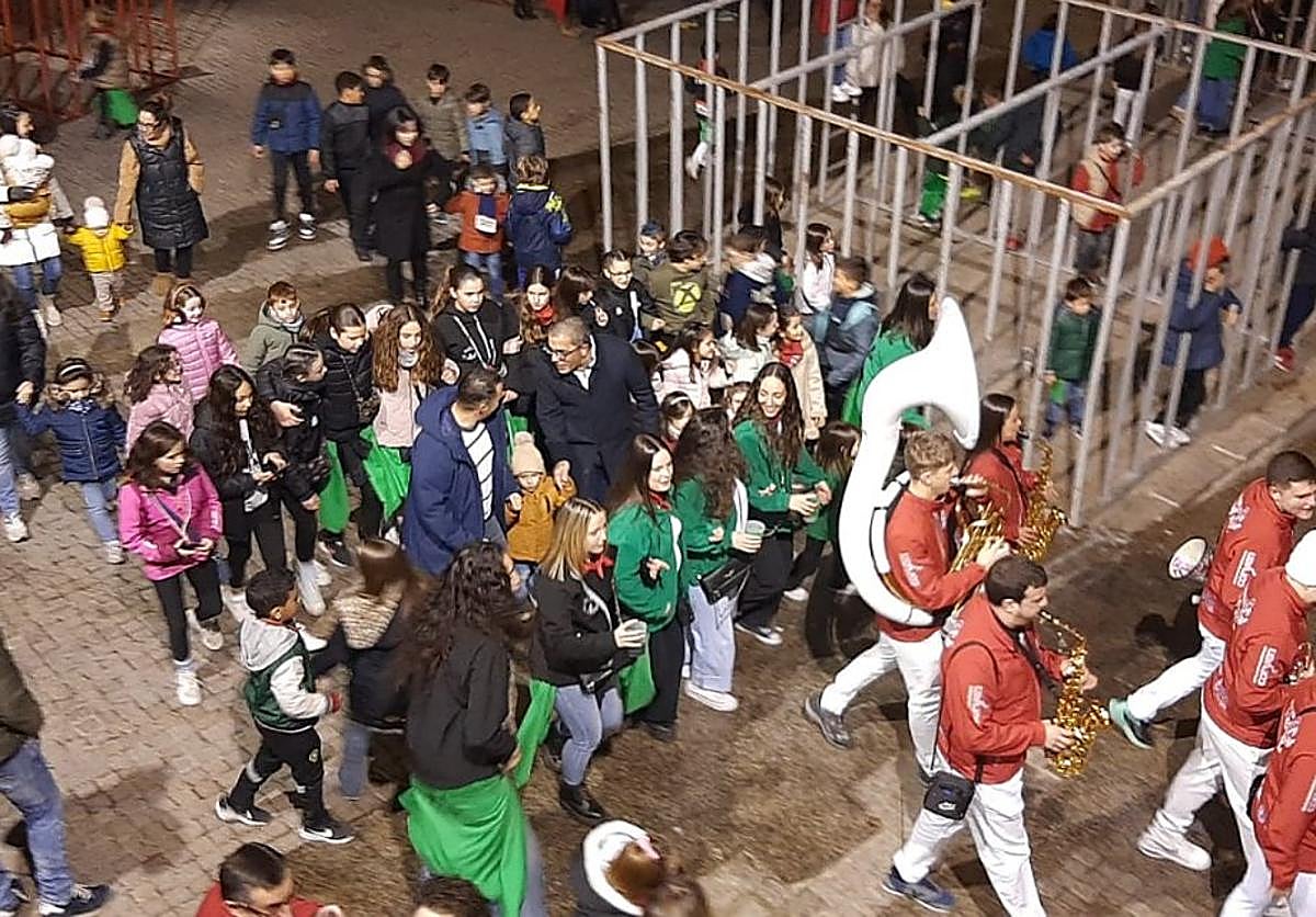 Imagen principal - Los cohetes explotan por San Blas