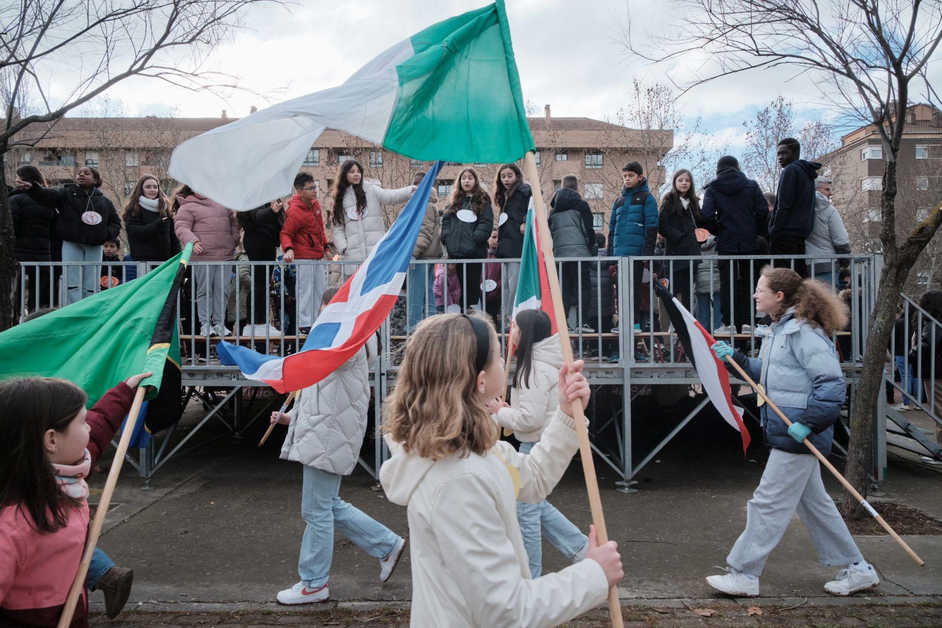 Cinco colegios logroñeses celebran el Día de La Paz en el Parque San Miguel