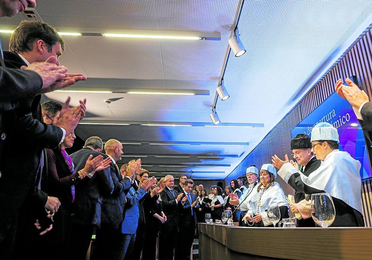 Un homenaje a la labor de profesores, investigadores y empleados