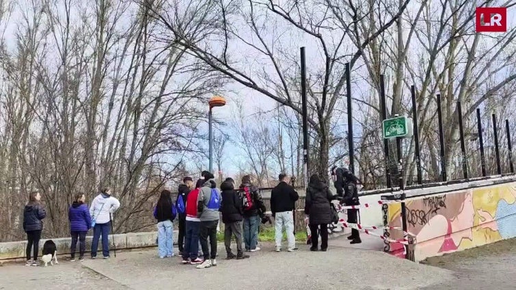 Encuentran un cuerpo en la pasarela del río Ebro