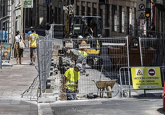 Trabajadores en una obra de Logroño.