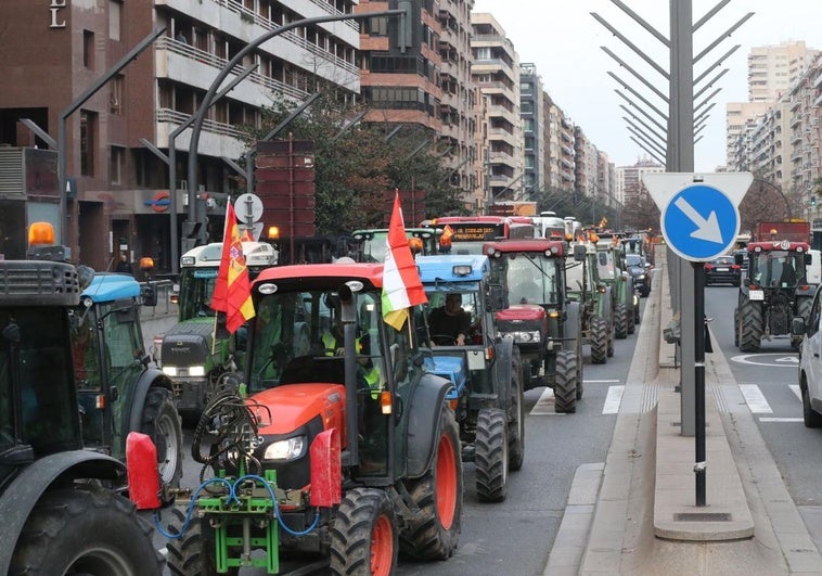 Tractores en plena Gran Vía.