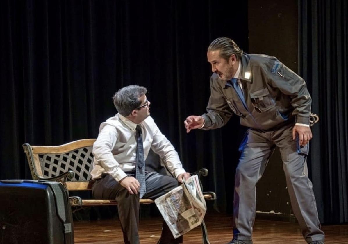 Héctor Duro y Juan Carlos Picatoste durante una escena de 'La llegada de los bárbaros'.