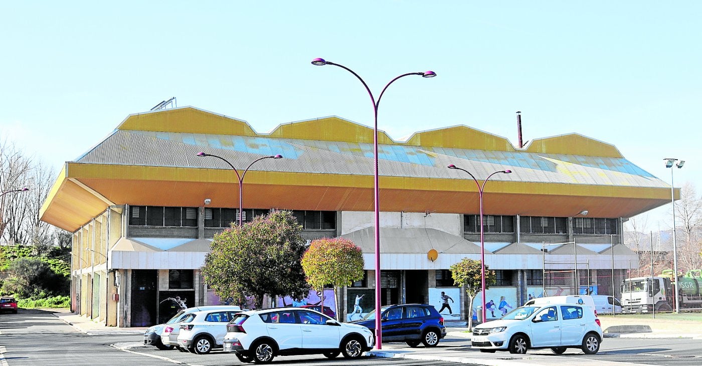 Exterior del frontón municipal El Ferial de Haro, cuya reforma se está tramitando.