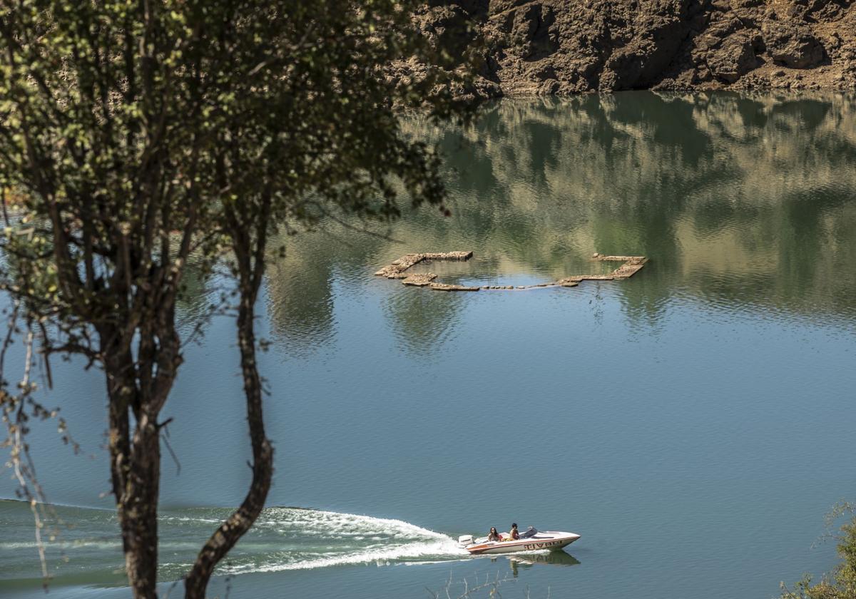 Foto de archivo del embalse de Mansilla.