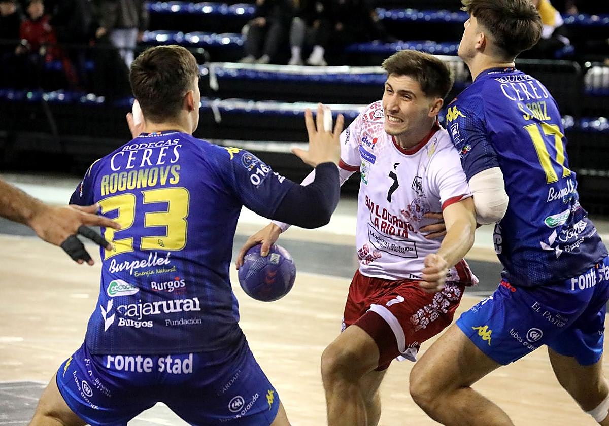 Preciado intenta superar a la defensa rival en uno de los amistosos.