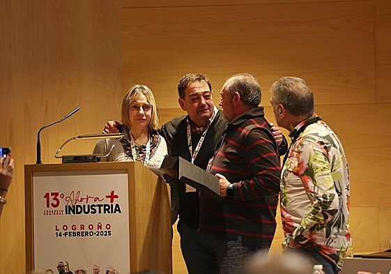 Juan Carlos Alfaro, en el centro, en el Congreso de FICA-UGT en el que ha sido reelegido vicesecretario general.
