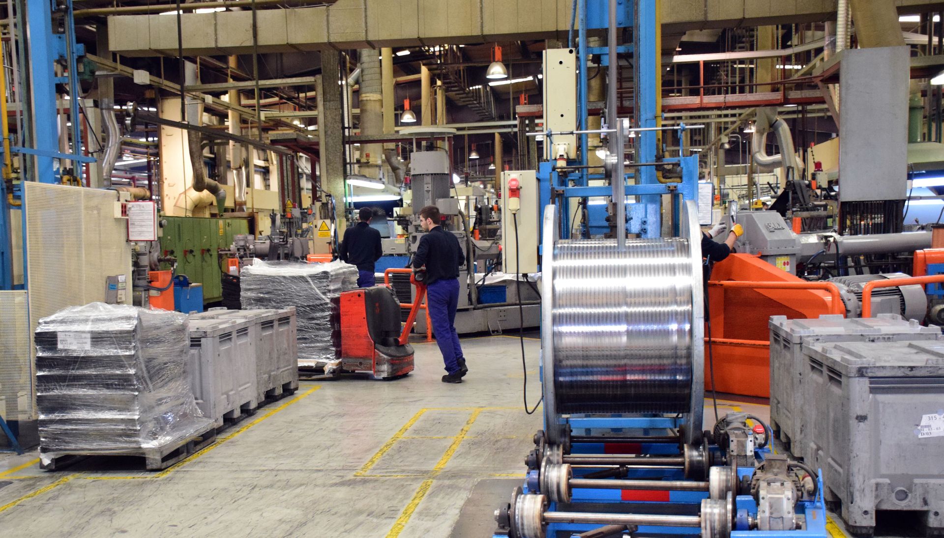 La fábrica de Standard Profil en el polígono de Cantabria