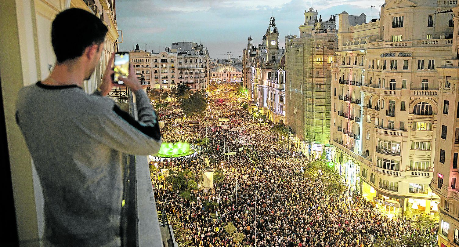 Masiva manifestación en las calles de Valencia, el 9 de noviembre, en la que se pidió la dimisión de Mazón por su gestión de la crisis de la dana.