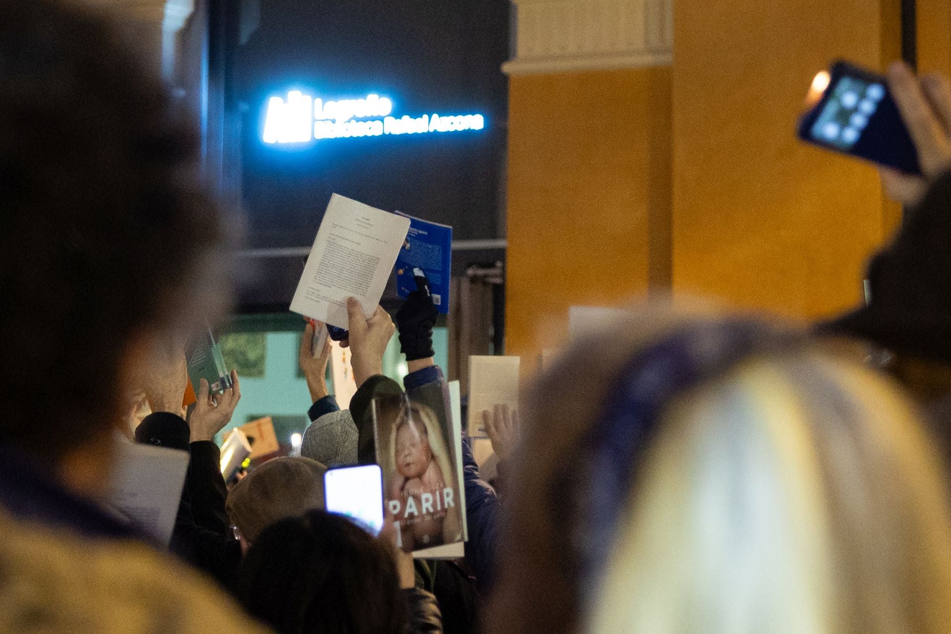 Concentración contra los recortes en la Biblioteca Rafael Azcona