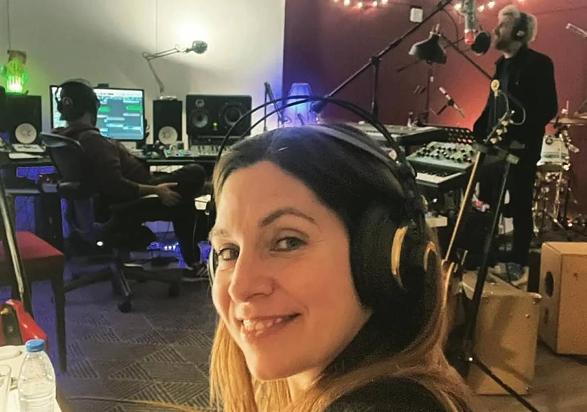 Leire Martínez, en el estudio de grabación, en una imagen subida a sus redes hace una semana
