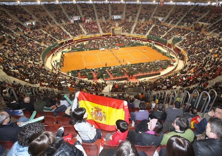 La Plaza de Toros de La Ribera, con los tendidos abarrotados de público en la eliminatoria de la Copa Davis de 2010 contra Suiza.