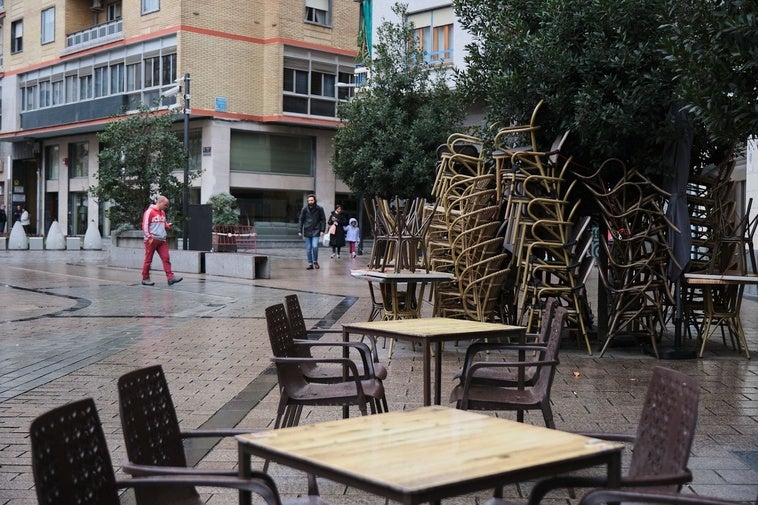 Terrazas desplegadas y apiladas en Bretón de los Herreros.