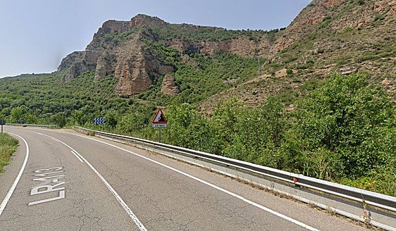 Un desprendimiento en una ladera de Ventrosa obliga a cortar un carril de la LR-113