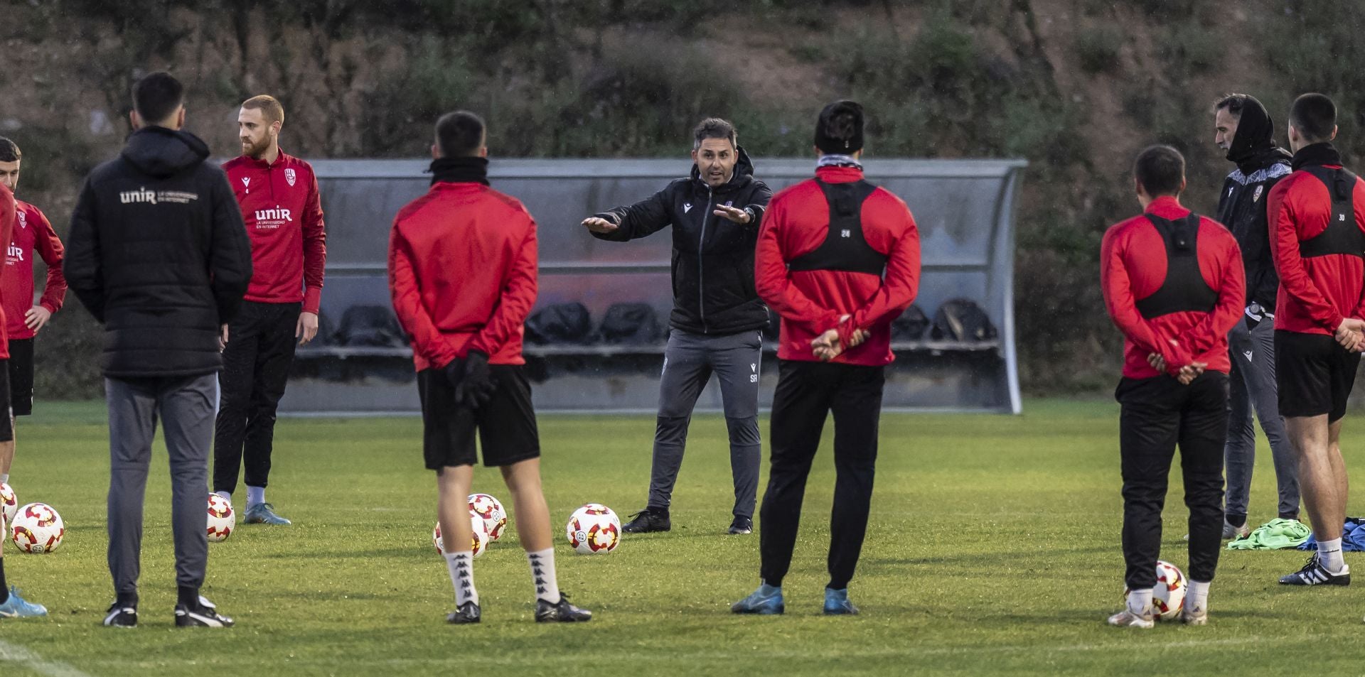 Sergio Rodríguez da intrucciones a sus jugadores.