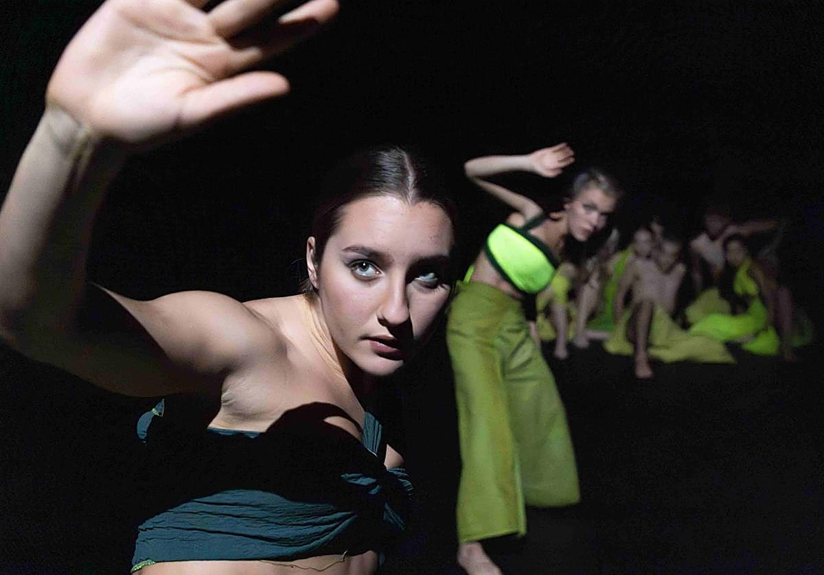 Escena de 'Distirak', espectáculo que Dantzaz.