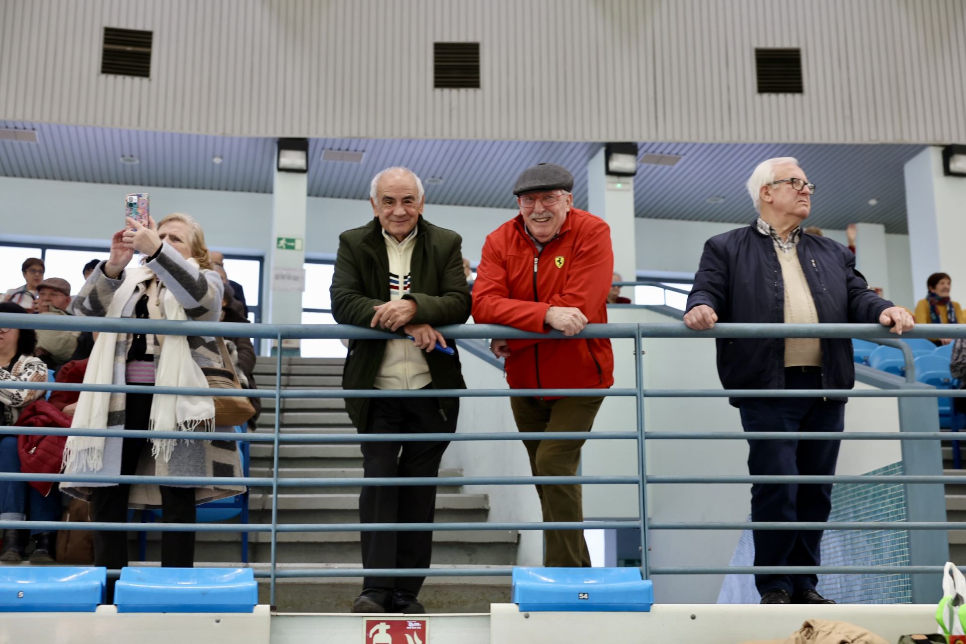 Los mayores celebran el Carnaval con una fiesta de disfraces en el Polideportivo Las Gaunas