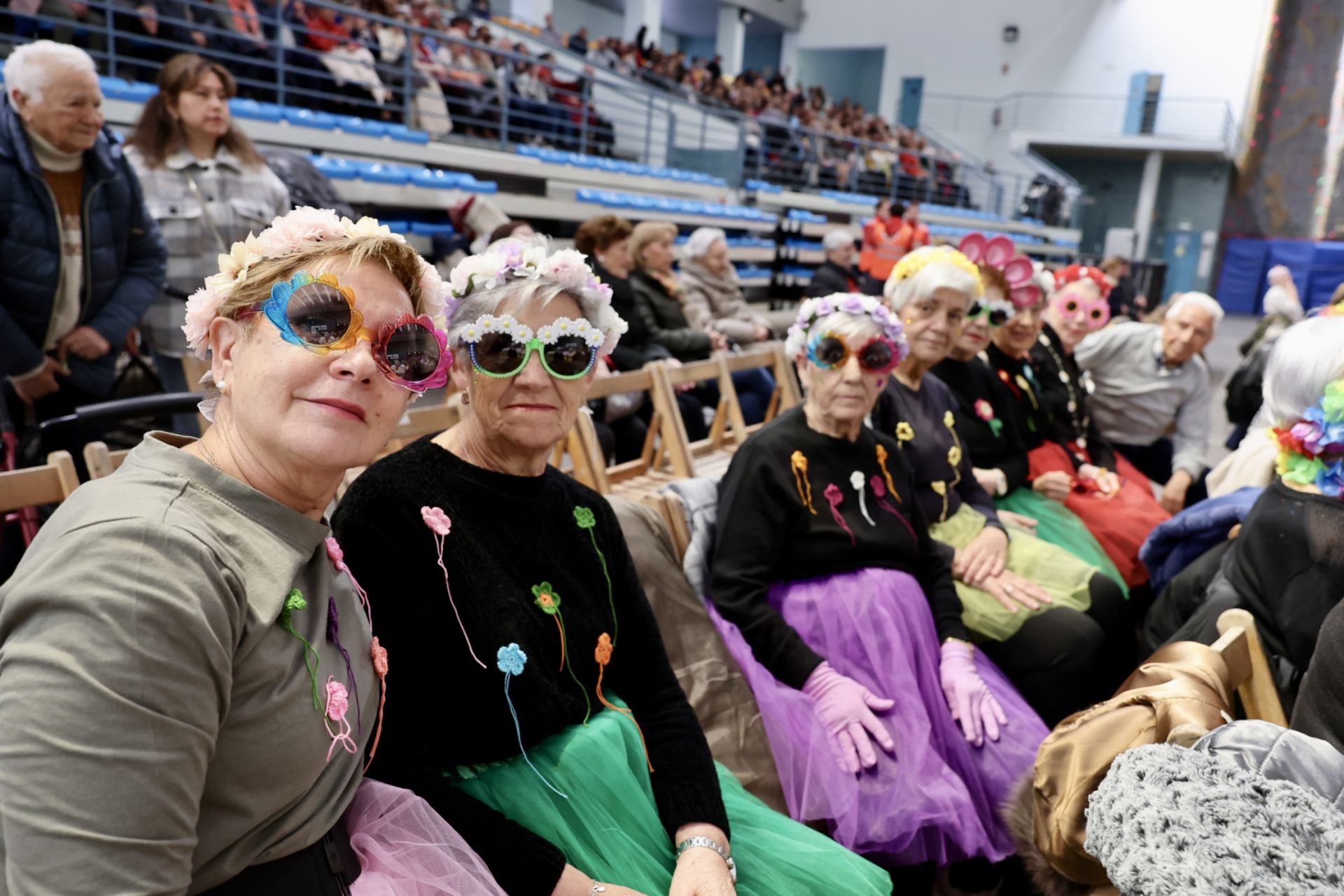 Los mayores celebran el Carnaval con una fiesta de disfraces en el Polideportivo Las Gaunas