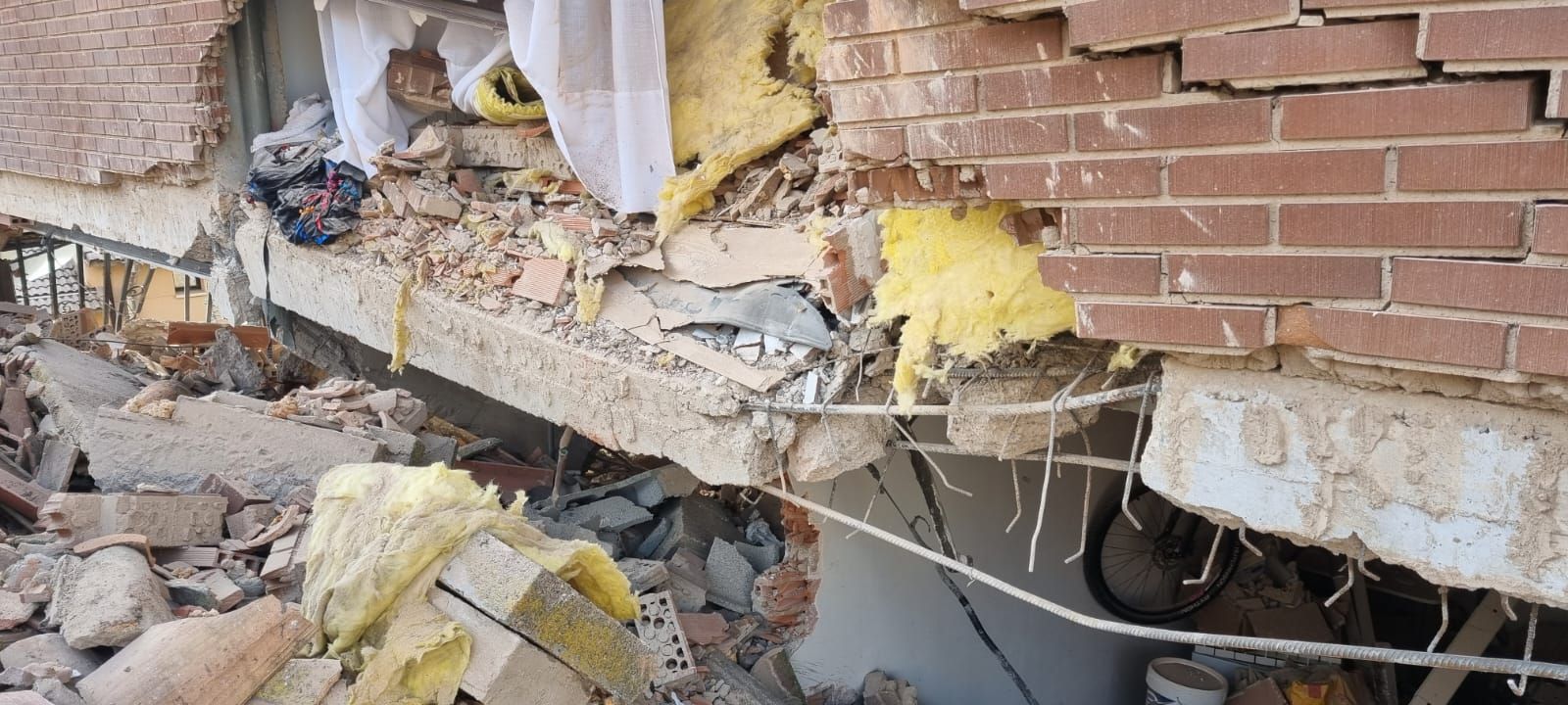 Las labores de desescombro en Viguera, en imágenes