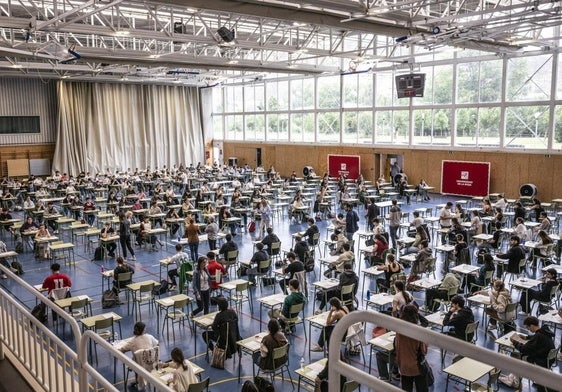 Una imagen de los primeros exámenes de la EBAU del pasado curso, en la Universidad de La Rioja.