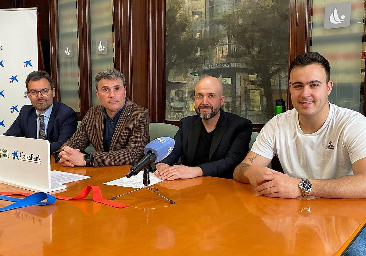 De izquierda a derecha, Muguruza, Fuentes, Esteban y Lerena, durante la presentación.