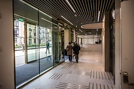 Entrada del nuevo centro de salud de La Villanueva, abierto en Logroño.