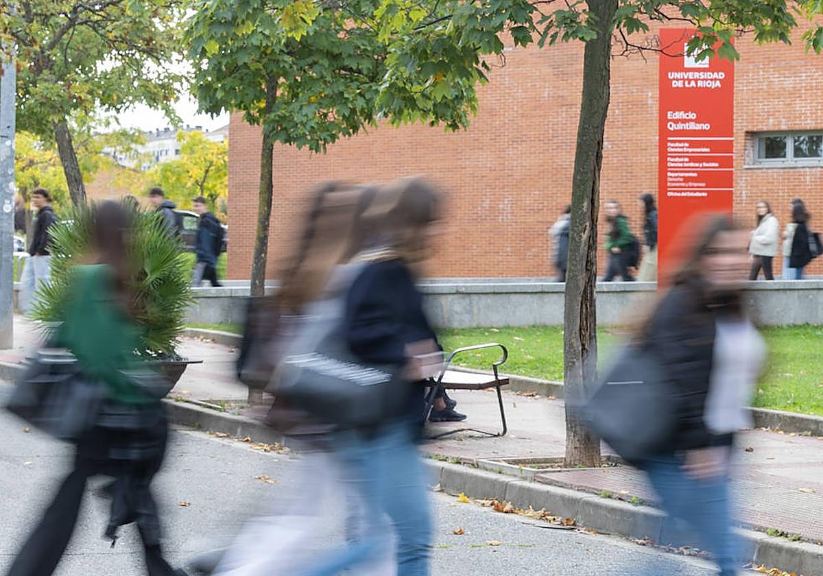 Exterior del edificio Quintiliano de la Universidad de La Rioja (UR).